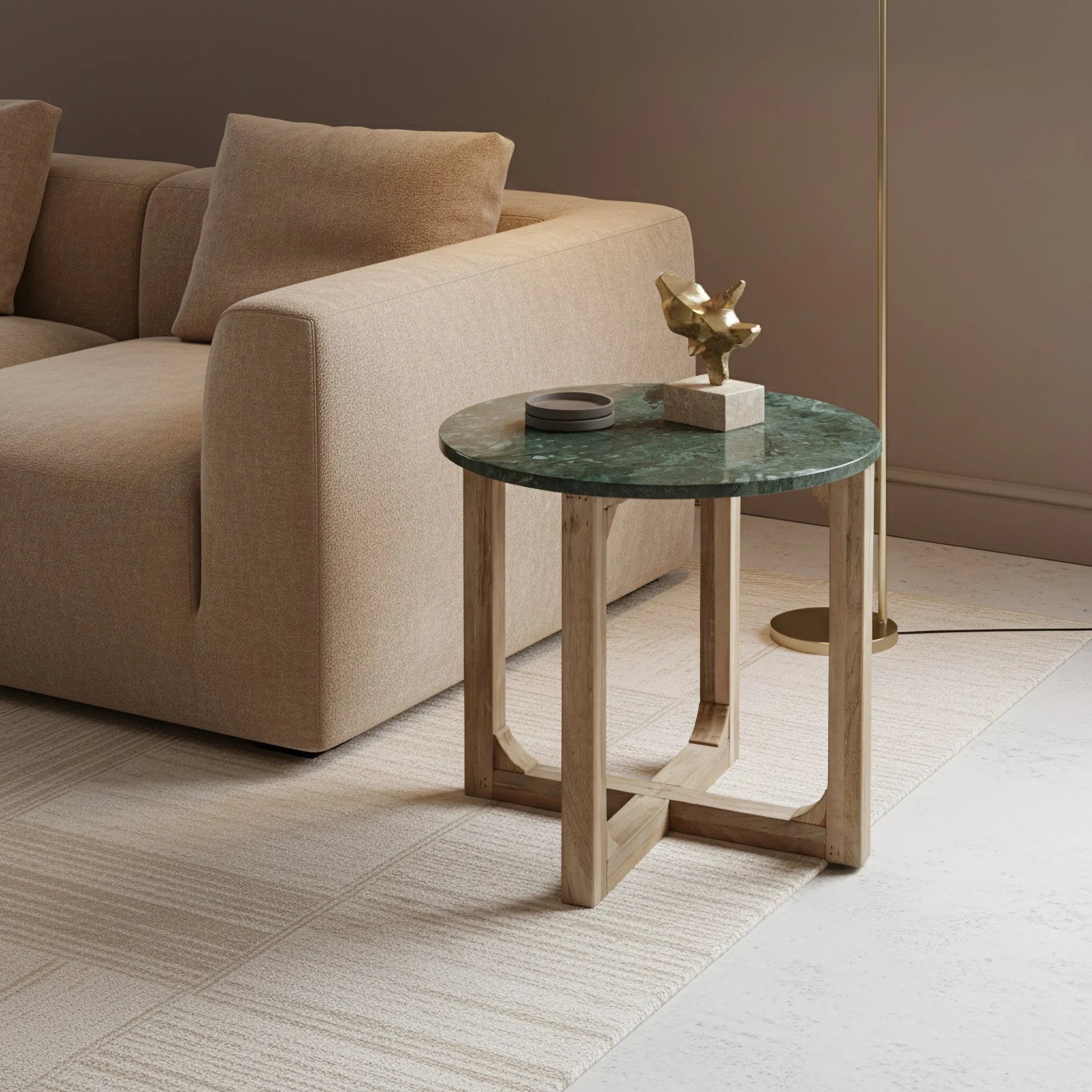 Table d’appoint ronde en marbre vert poli et bois clair courbé Ø50 cm