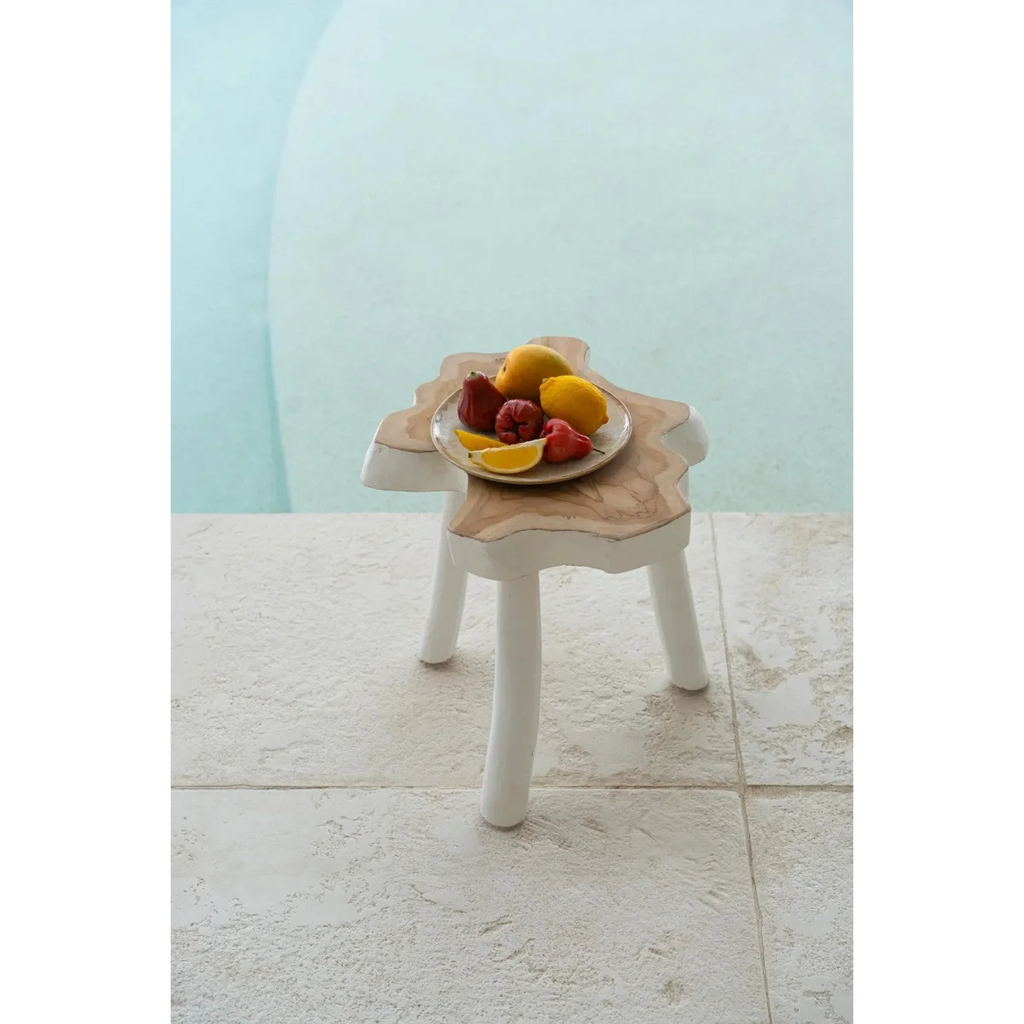Tabouret en forme d étoile blanche avec plateau en marbre et pieds en plastique