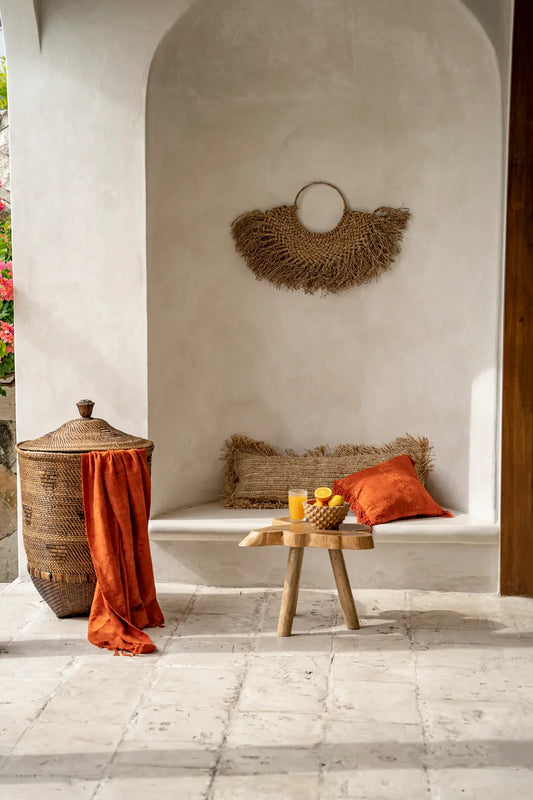 Table d’appoint en teck naturel forme organique 45 cm