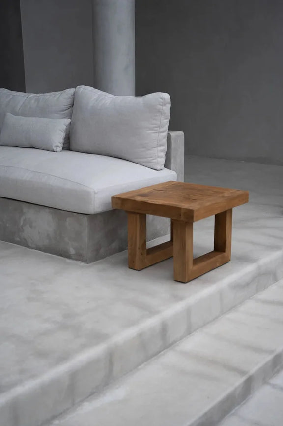 Table d’appoint en teck récupéré naturel, meuble en bois élégant et écologique