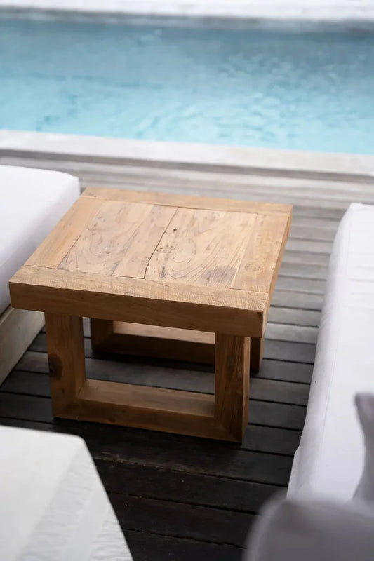 Table d’appoint en teck récupéré de style carré, finition naturelle et écologique