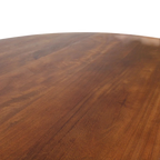 Surface en bois massif brun chaleureux, grain naturel lisse, table ronde Ø120 cm