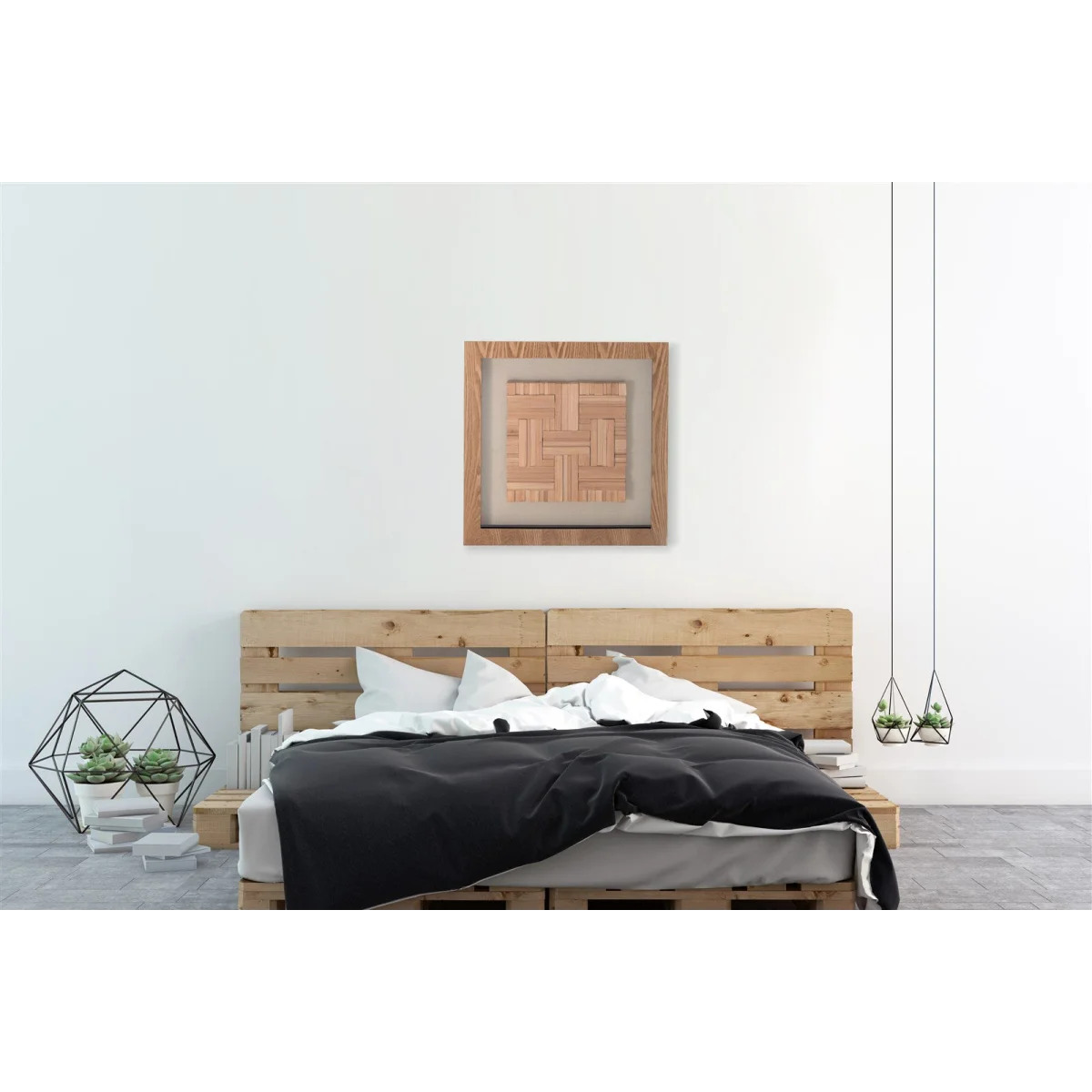 Lit en palette en bois avec une couette noire et des oreillers blancs dans un tableau mural en lin
