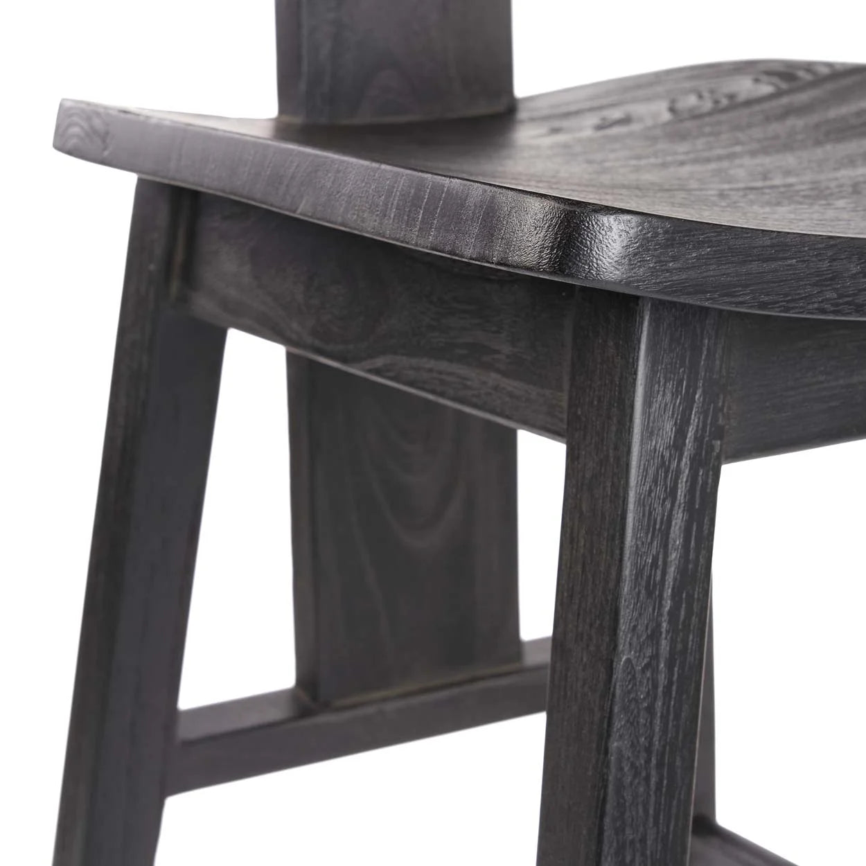 Détail d’une chaise en bois noir foncé pour Tabouret de bar 109 cm élégant