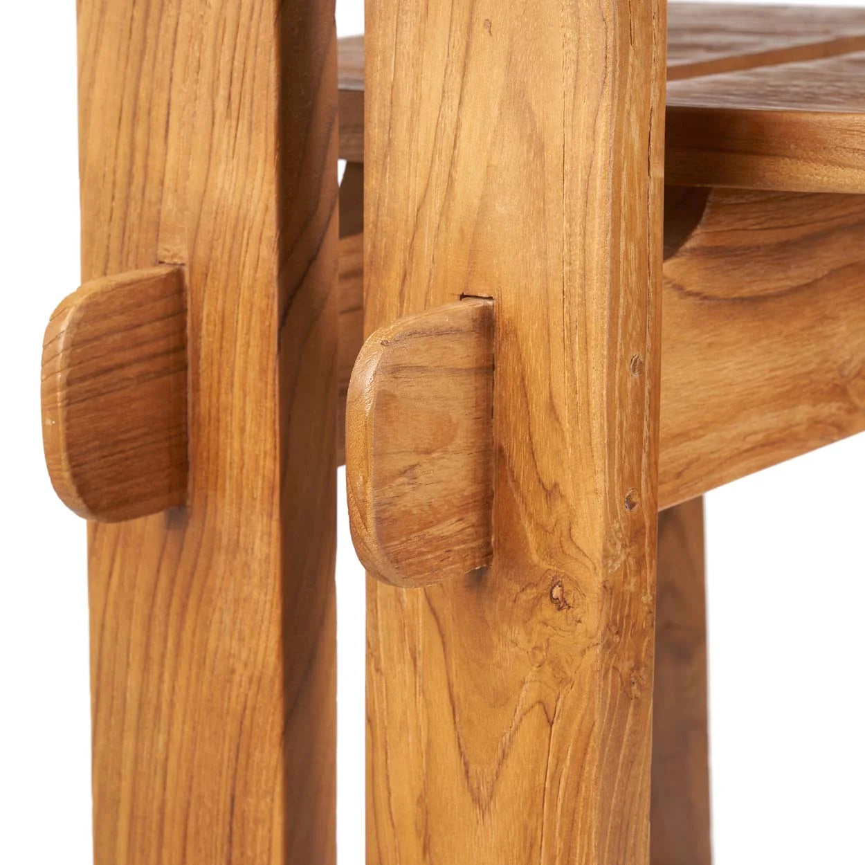 Détail de jointure d’une chaise en bois naturel pour Tabouret de bar en teck 108 cm