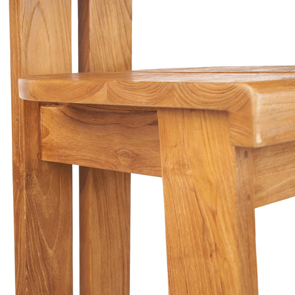 Détail d’une chaise en bois naturel pour bar, intérieur et extérieur, Tabouret de bar en teck 108 cm
