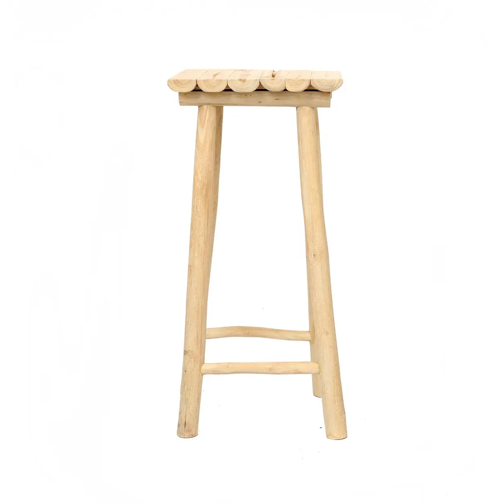 Tabouret de bar The Island Naturel avec siège en bois sculpté en scallops