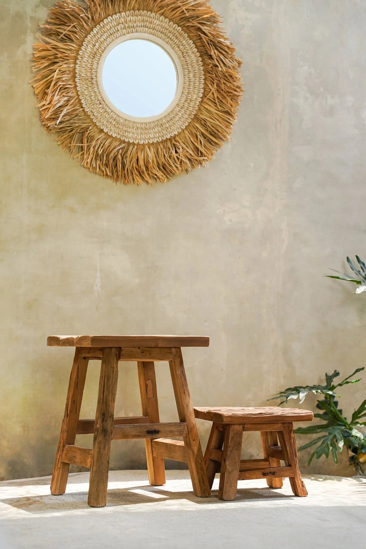 Miroir rond avec cadre en raphia ou paille pour décoration naturelle et élégante