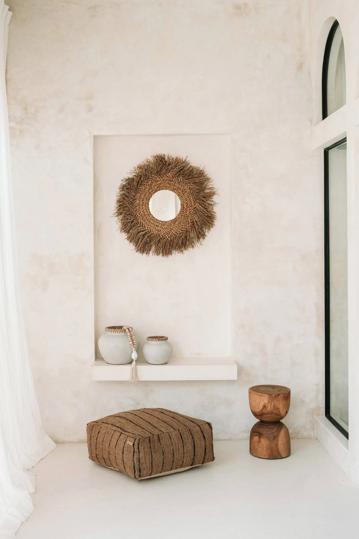 Miroir rond en herbe tissée avec miroir central, design naturel et élégant