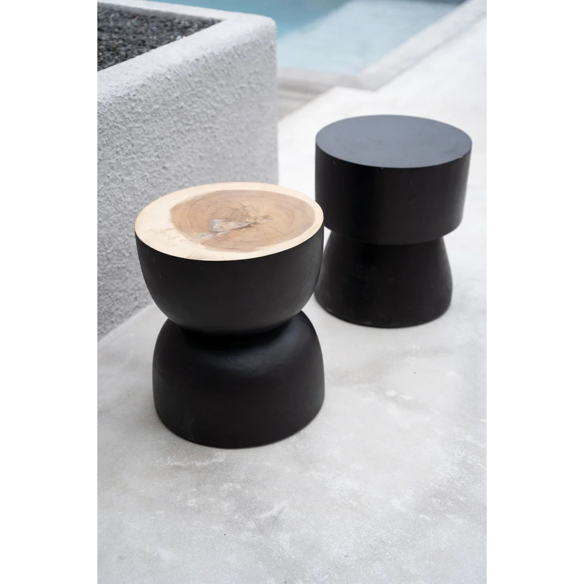 Tabouret en bois de suar noir 45 cm courbé artisanal
