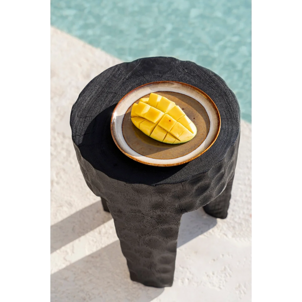 Tabouret en bois de suar noir effet martelé cylindrique – H45 cm