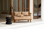 Canapé outdoor en bois avec coussins tan sur le produit Le Tabouret Cincin Noir