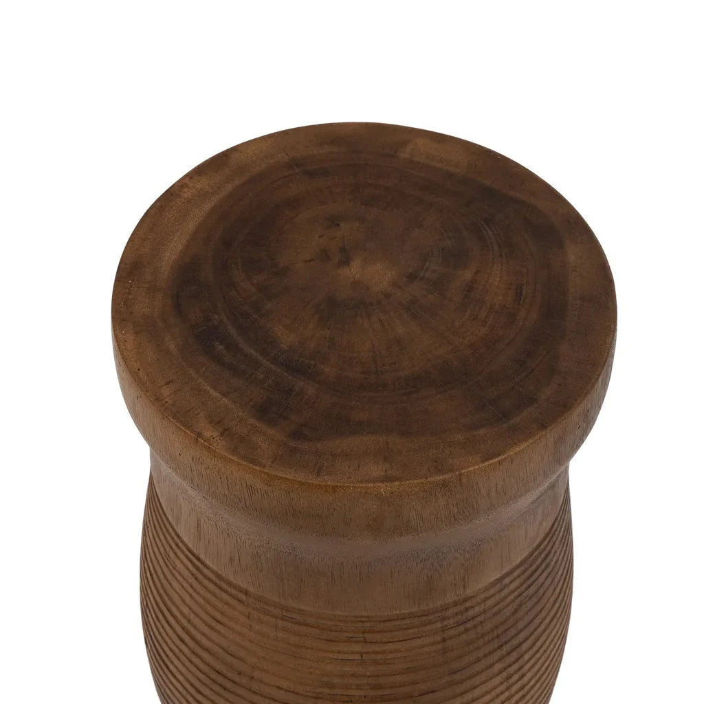 Tabouret Ezili Naturel en bois avec texture sculptée pour décoration élégante