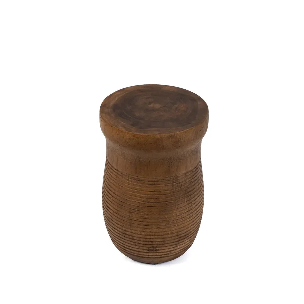 Tabouret Ezili Naturel en bois brun texturé pour un style naturel et chaleureux
