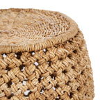 Panier en fibres naturelles tressées beige avec rebord enroulé et motif ajouré
