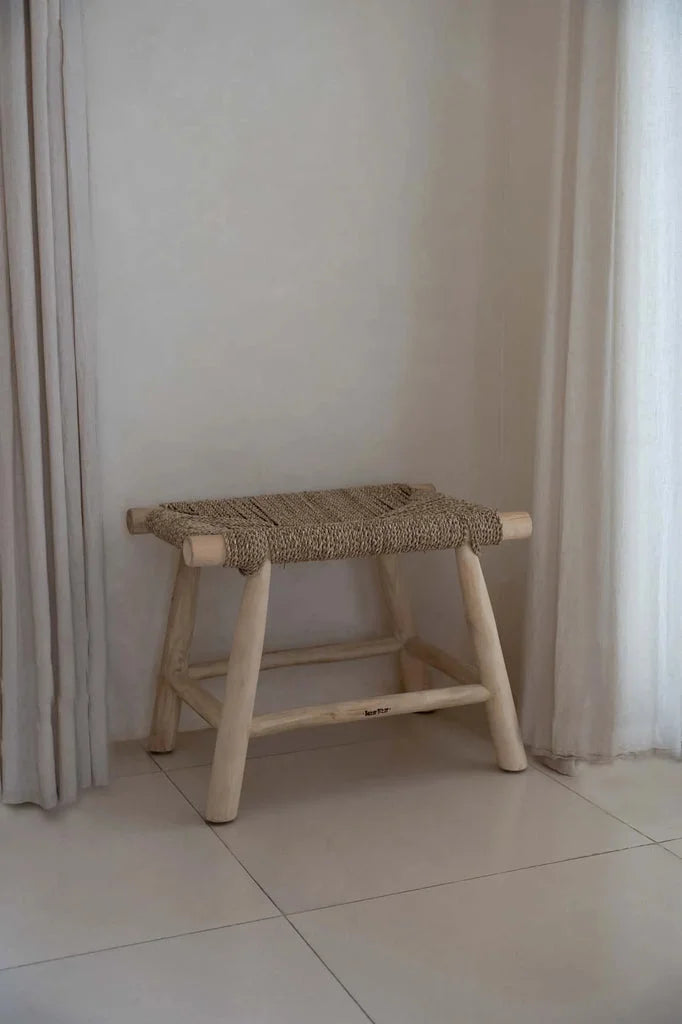 Tabouret en herbe marine Porto avec siège en tissage en bois naturel