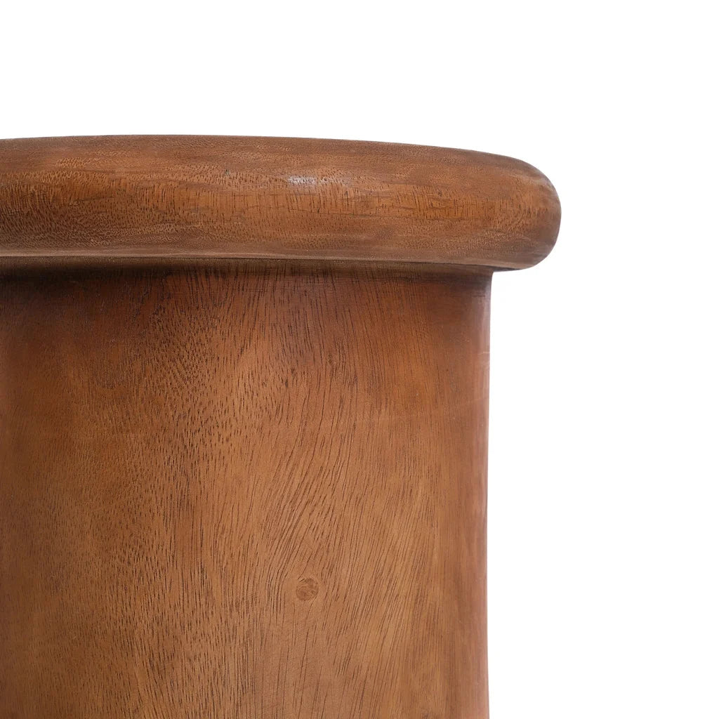 Détail d’un tabouret en bois naturel Le Tabouret Killa Naturel fauteuil