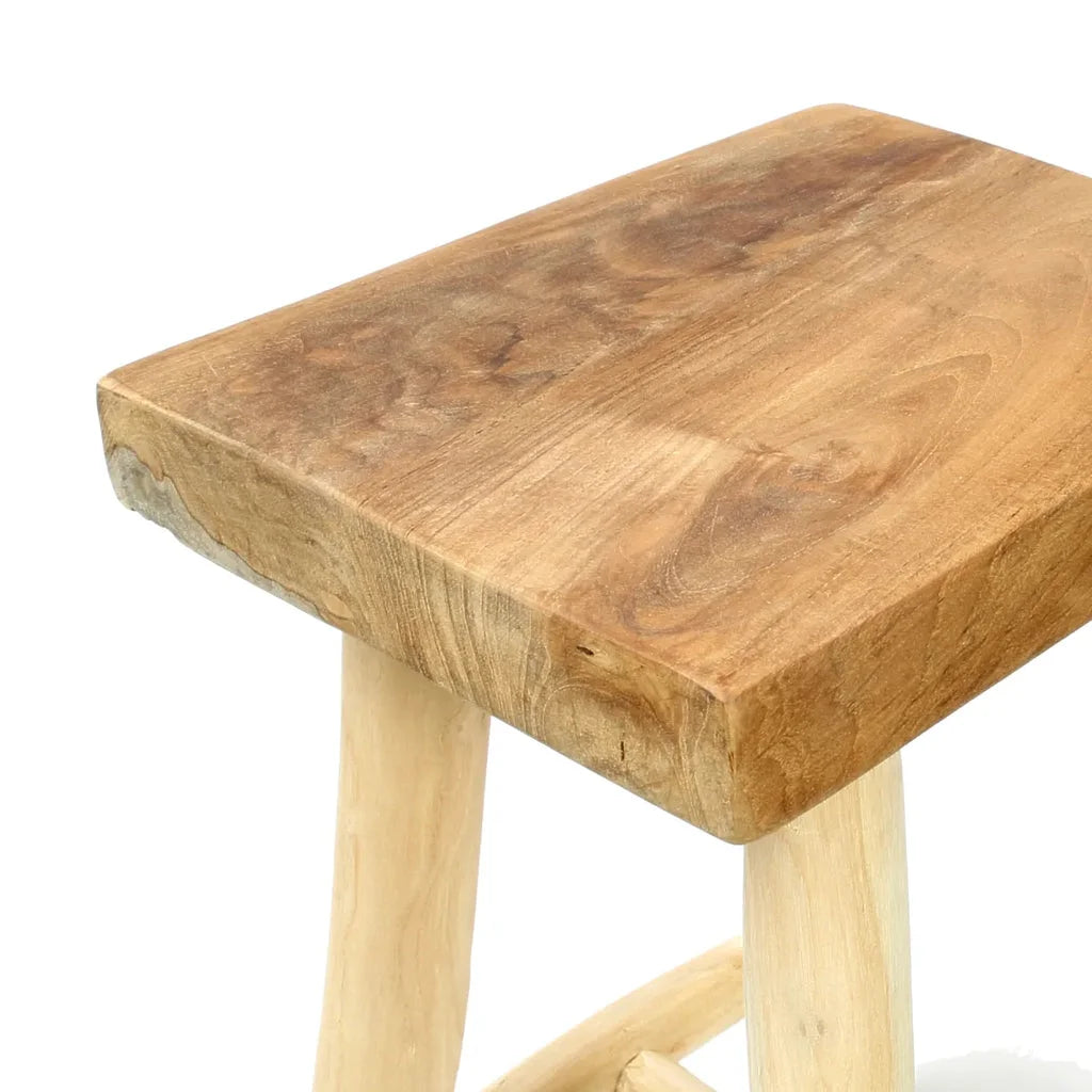 Tabouret Kudus en bois avec pieds de couleur claire, style moderne et élégant