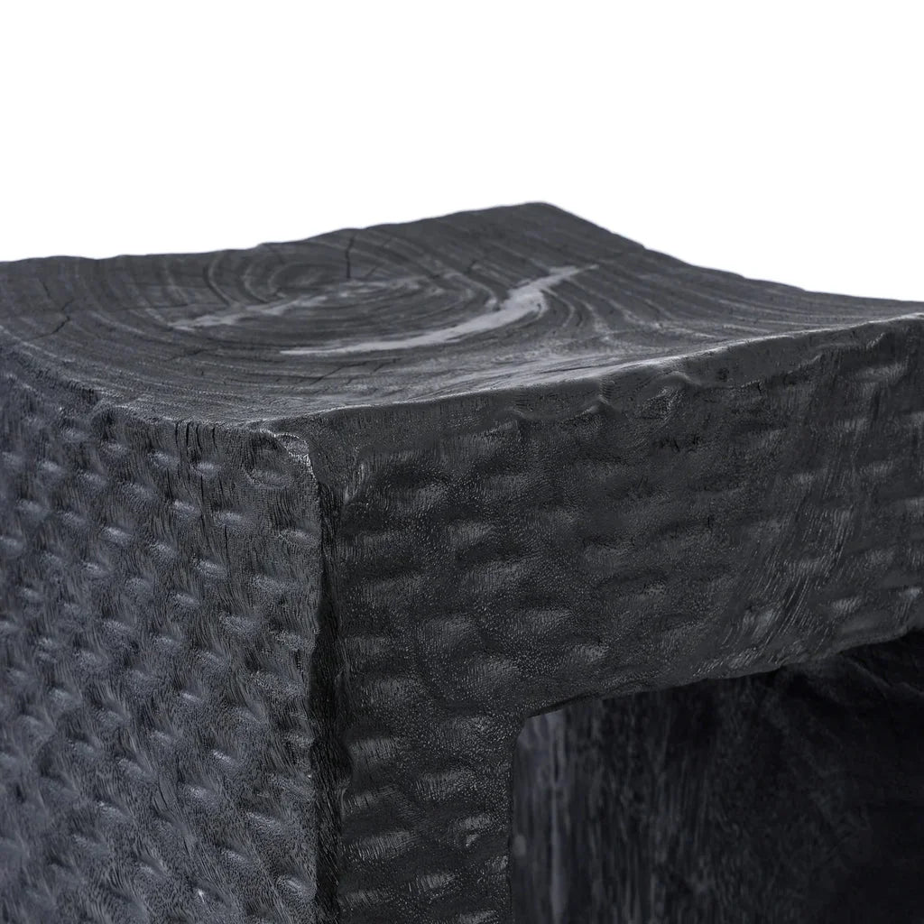 Tabouret Montano Noir en bois noir texturé pour décoration intérieure