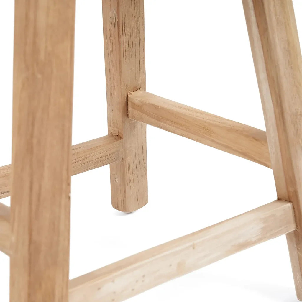 Structure en bois du pied de le tabouret Oriki Naturel pour une décoration naturelle