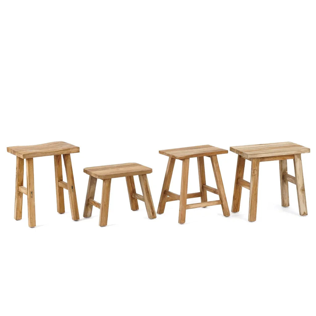 Quatre tabourets en bois naturels pour le produit Le tabouret Oriki Naturel