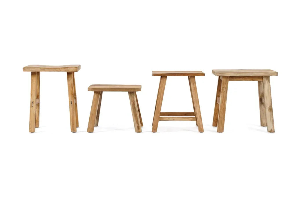 Quatre tabourets en bois naturels pour le meuble Le tabouret Oriki Naturel