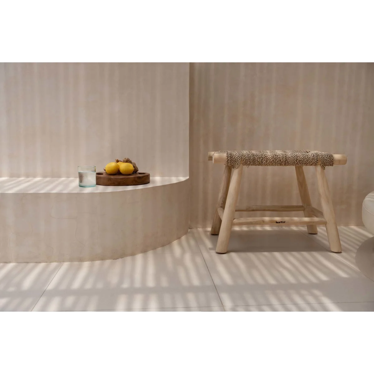 Tabouret rectangulaire en herbe de mer et bois naturel 60x38 cm