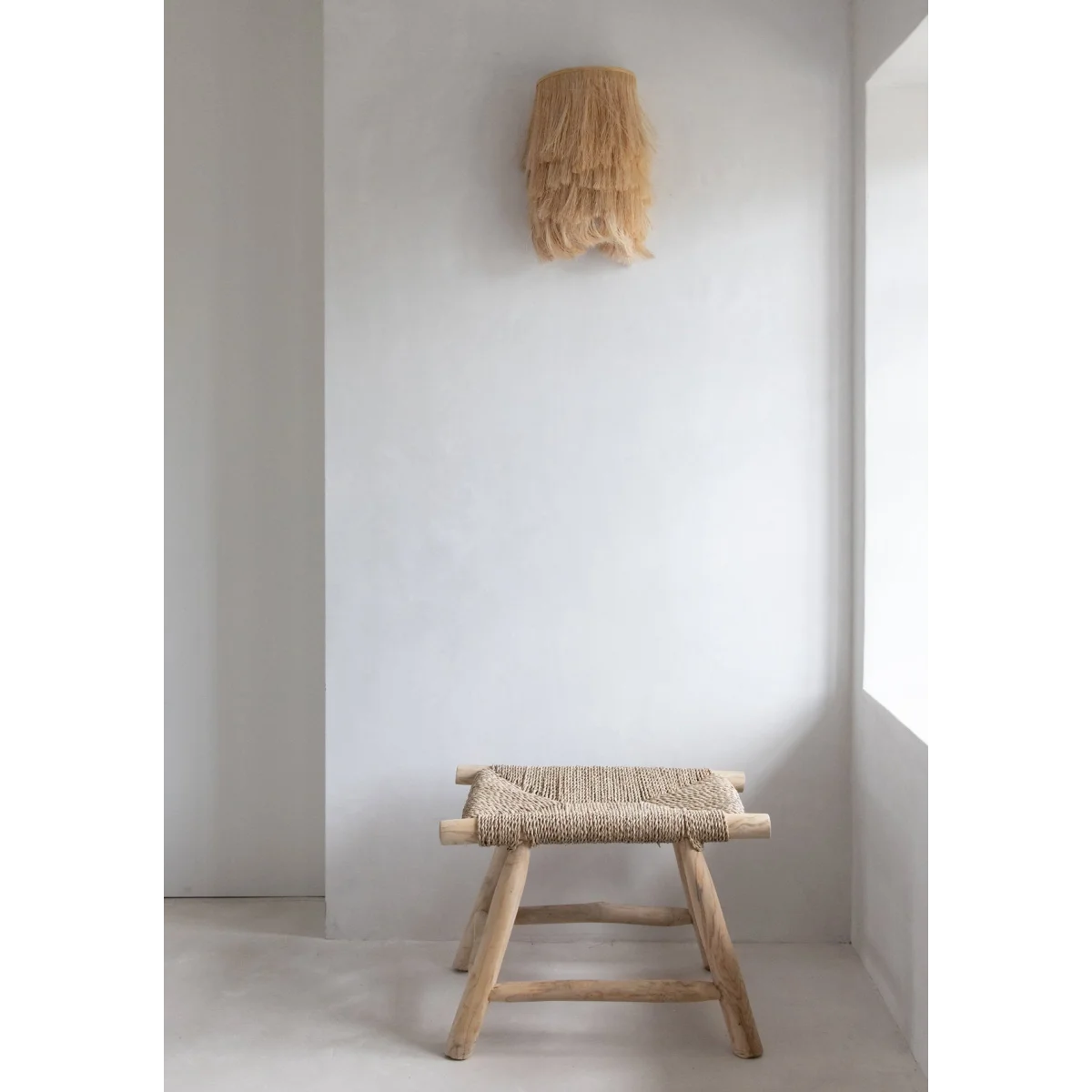 Tabouret rectangulaire en herbe de mer et bois naturel, 60x38 cm