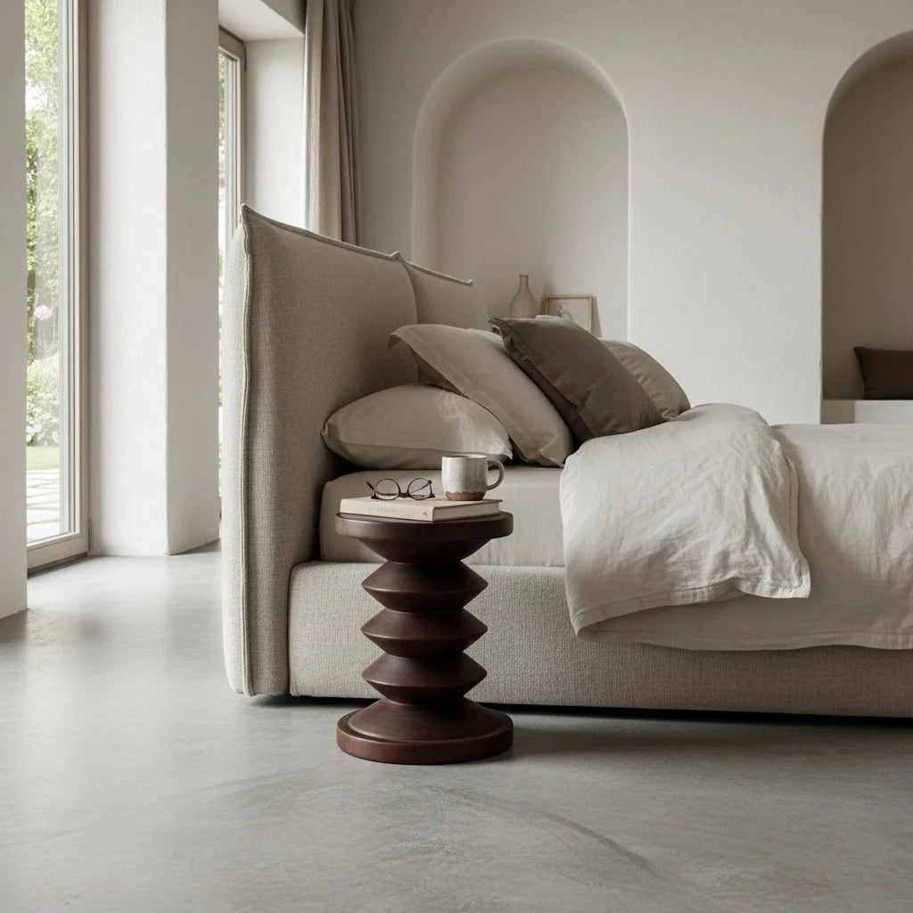 Table basse ronde sculptée en bois de manguier brun foncé, H45 cm