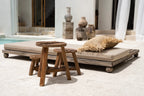 Tabouret rond en teck recyclé avec finition naturelle, mobilier rustique durable