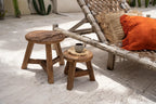Tabouret rond en teck recyclé finition naturelle avec des tabourets en bois rustiques