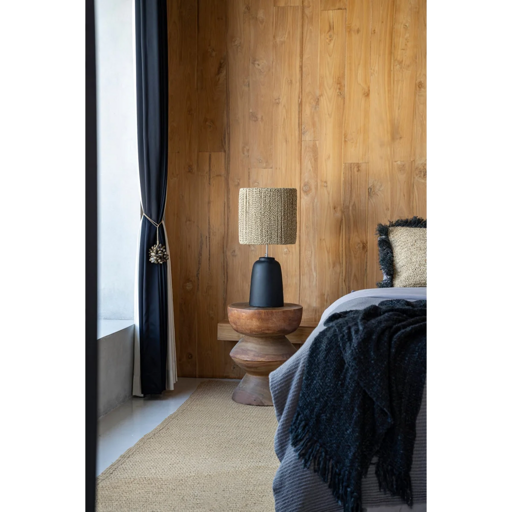 Tabouret sculptural en bois de suar brun naturel – H50 cm