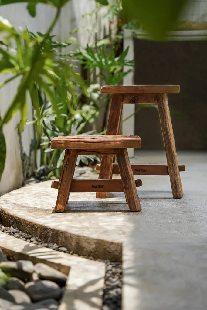 Deux tabourets en bois rustique pour la décoration intérieure Le tabouret Shoji Naturel L