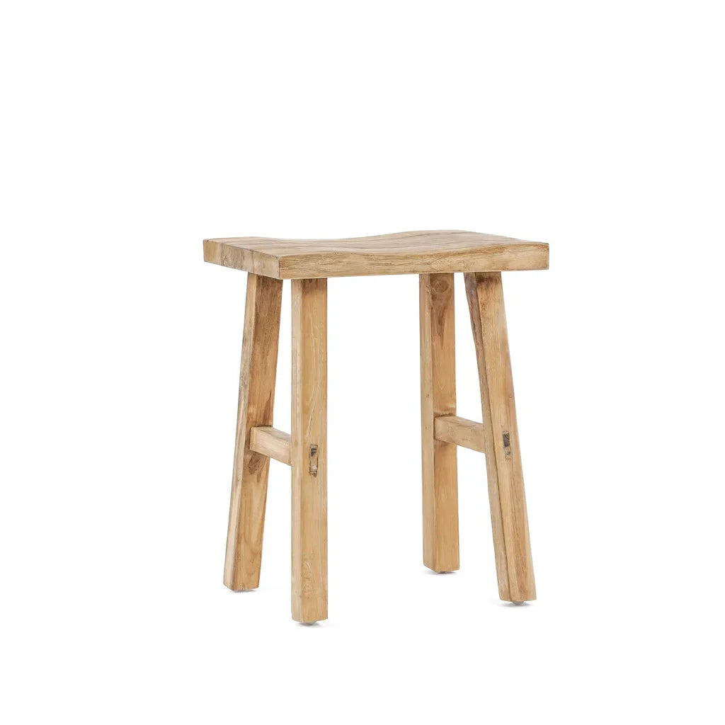 Selle en bois naturel du tabouret Silla Naturel et son design épuré