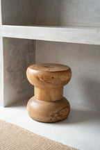 Tabouret en bois forme sablier Le Tabouret Wayra Naturel aromatisé au design naturel