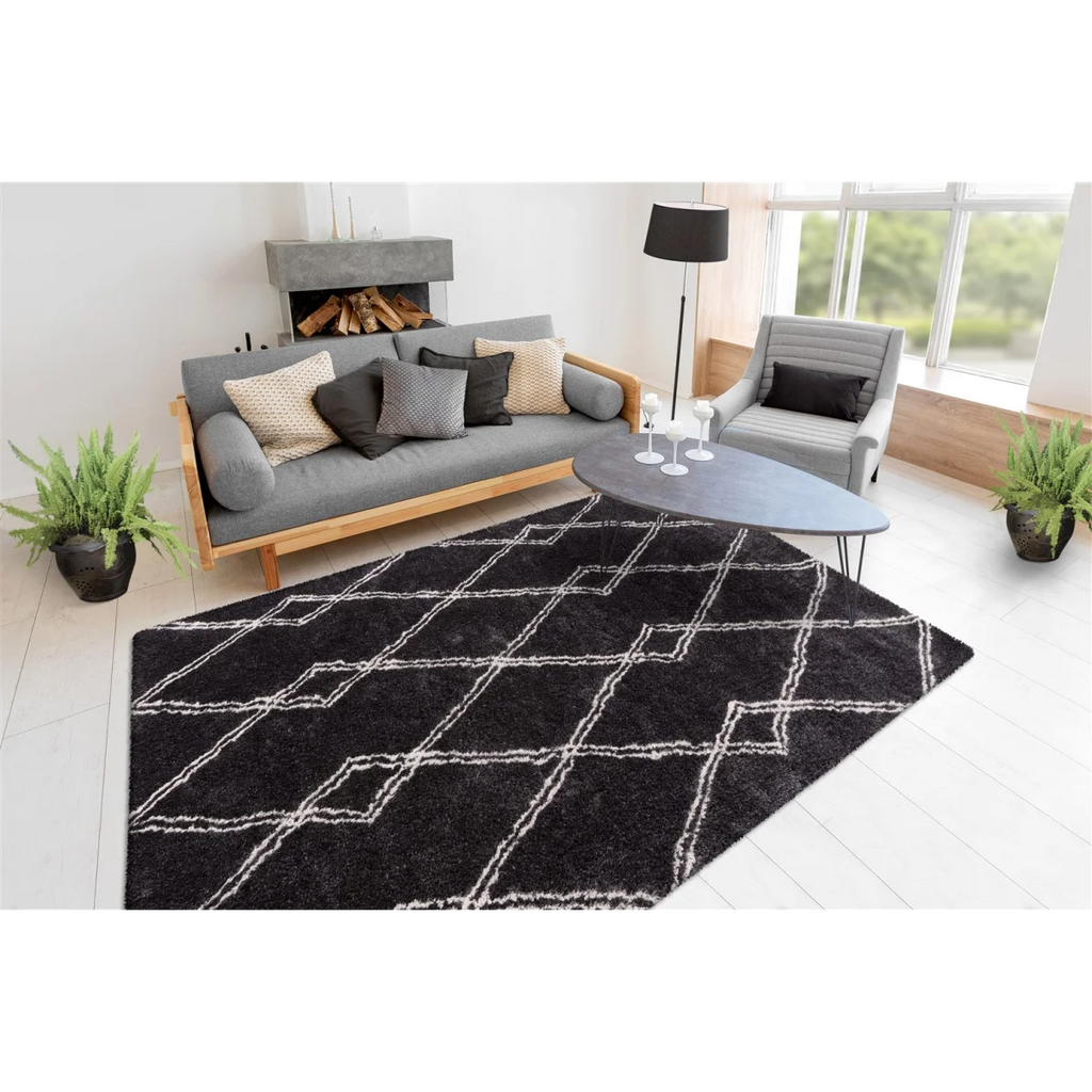 Tapis shaggy anthracite et écru avec motif losanges géométriques en polyester