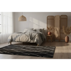 Image d’une chambre chaleureuse avec une housse de duvet gris clair et une couverture anthracite et écru en polyester Tapis shaggy à losanges