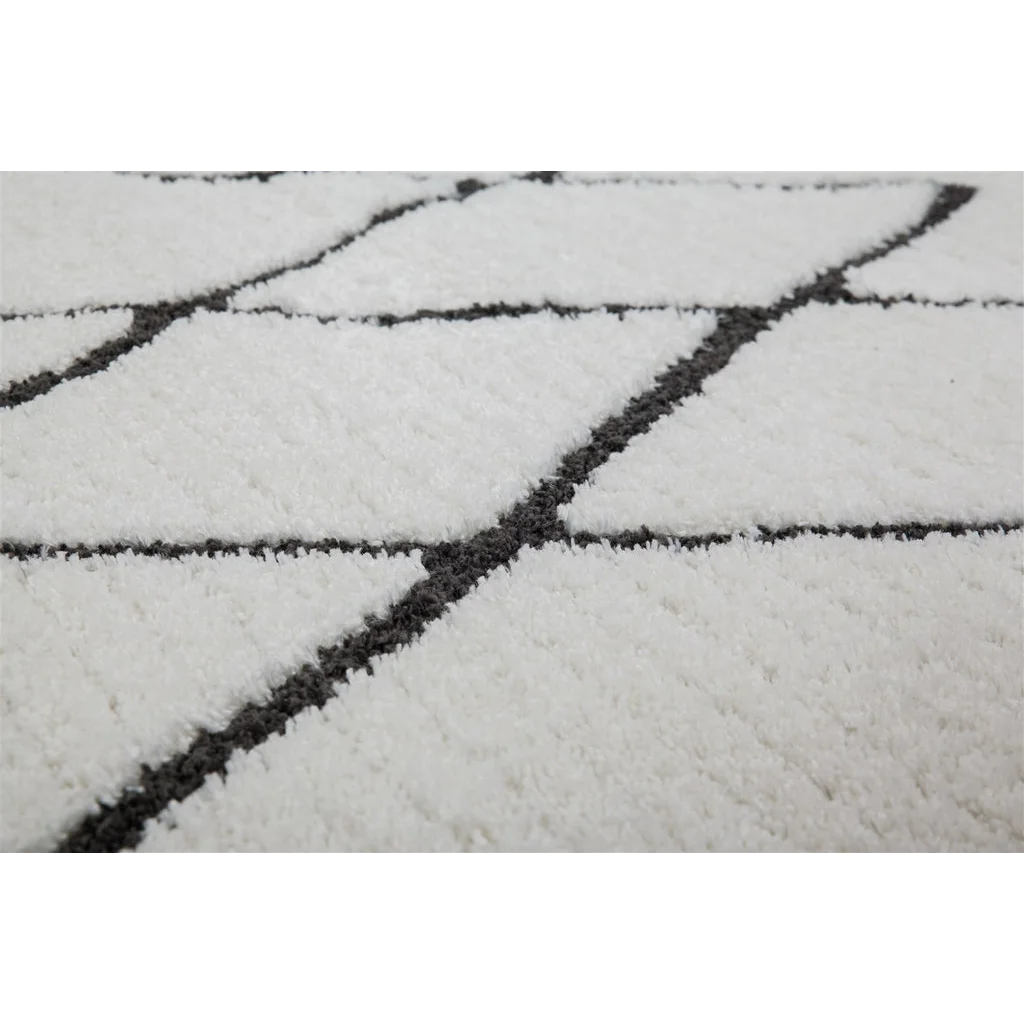 Tapis berbère rectangulaire avec motifs losanges noirs et franges en coton mélangé