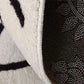 Tapis bohème noir et blanc gros plan