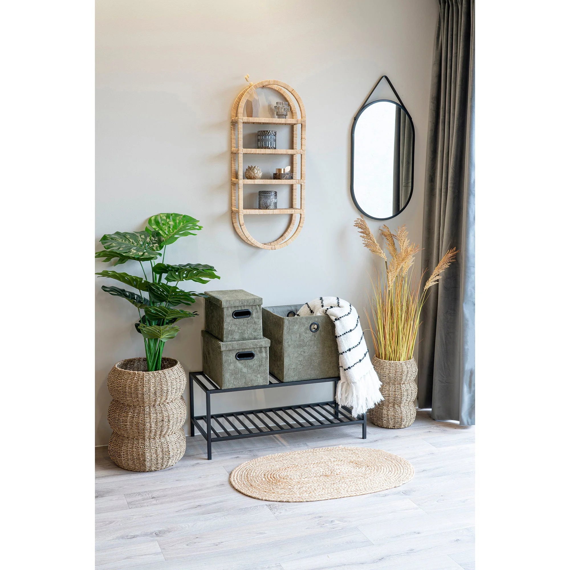 Entrée décorée avec rangement, tapis d’entrée ovale en jute tressée naturelle