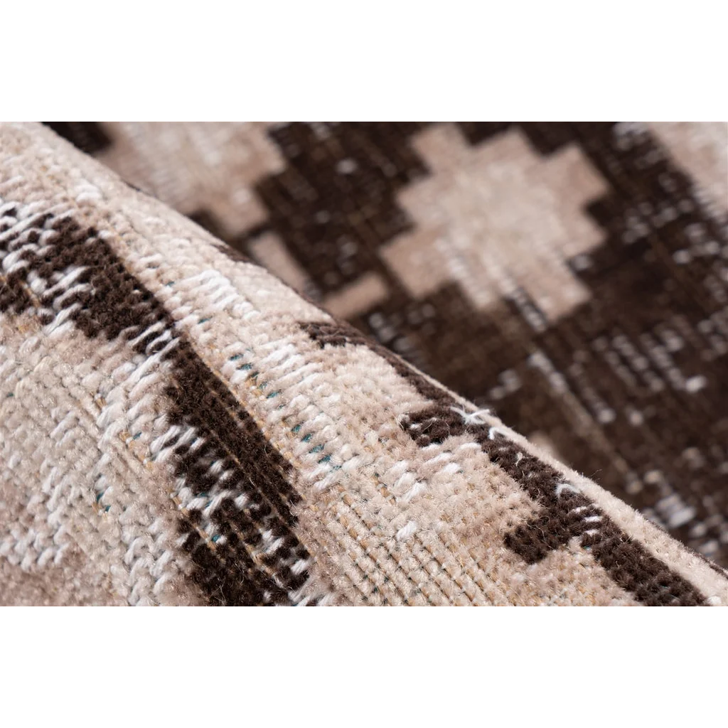 Tapis ethnique motifs géométriques taupe et beige, plié, 160x230 cm