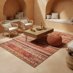 Tapis ethnique tissé multicolore avec motifs géométriques et rayures colorées rouges brique