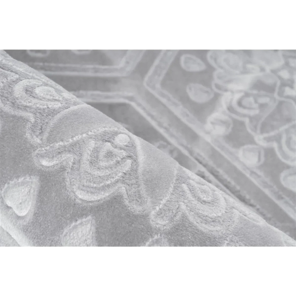 Tapis rectangulaire gris et blanc avec motifs floraux et géométriques en velours