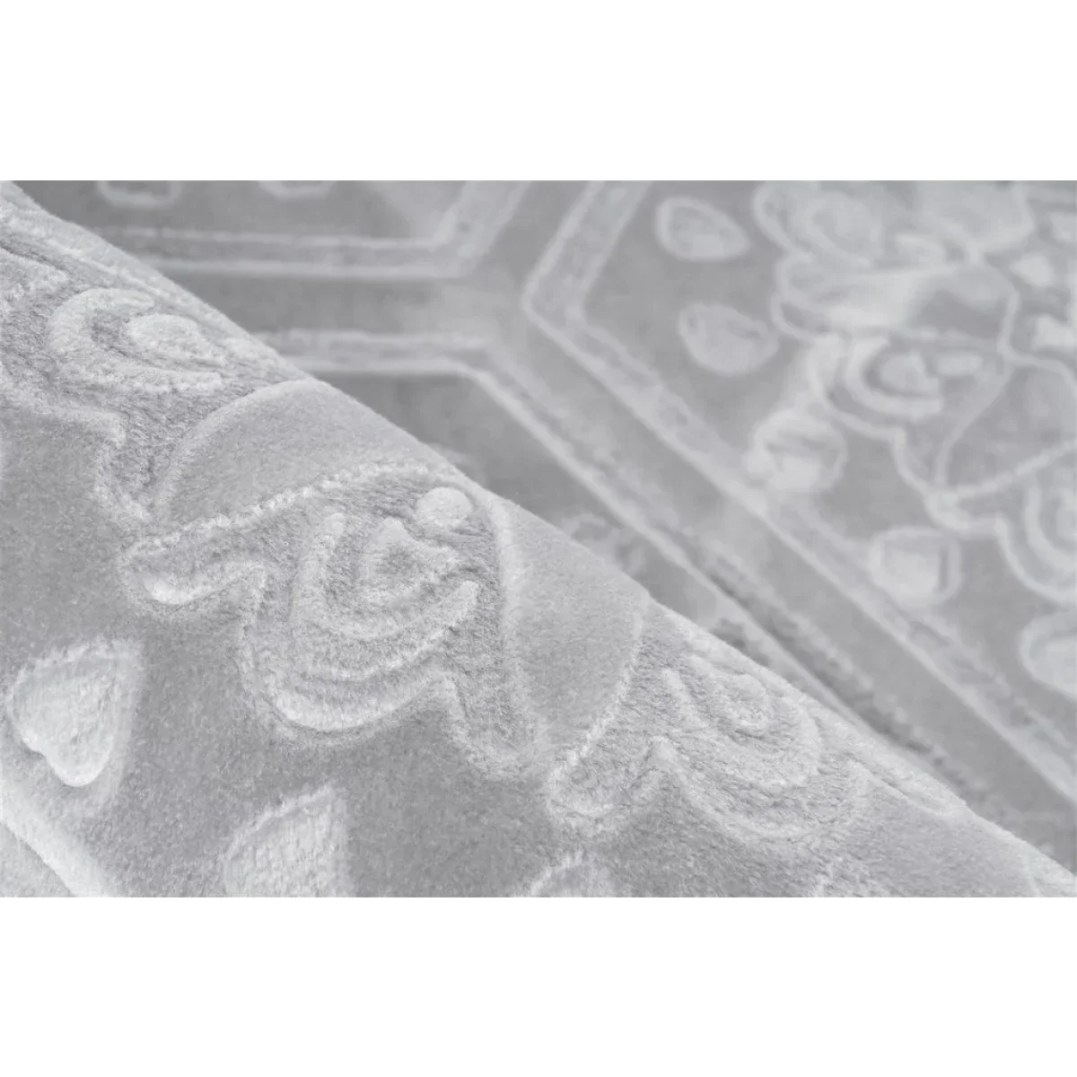 Tapis rectangulaire gris et blanc avec motifs floraux et géométriques en velours