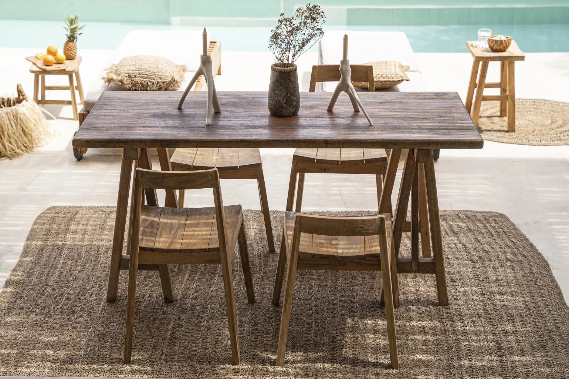 Ensemble de salle à manger en bois pour le produit Tapis en herbe de mer naturel 180x240 cm