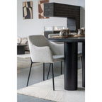 Chaise de salle à manger rembourrée avec pieds noirs, élégance et confort