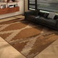 Espace de vie décoré avec un tapis marron au style unique.