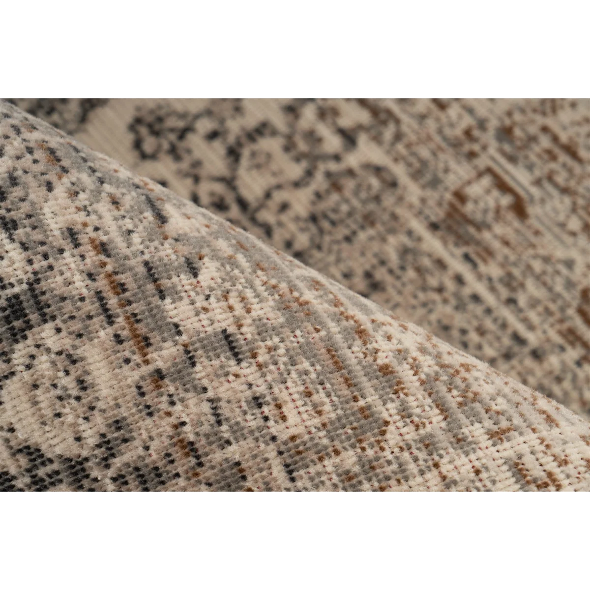 Tapis oriental beige à poils ras avec motif persan vieilli et surface texturée