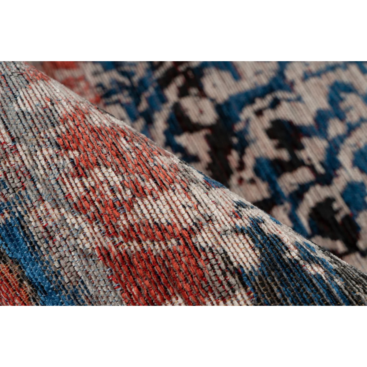 Tapis oriental délavé en velours ras avec motif médaillon en bleu, rouge, gris et crème
