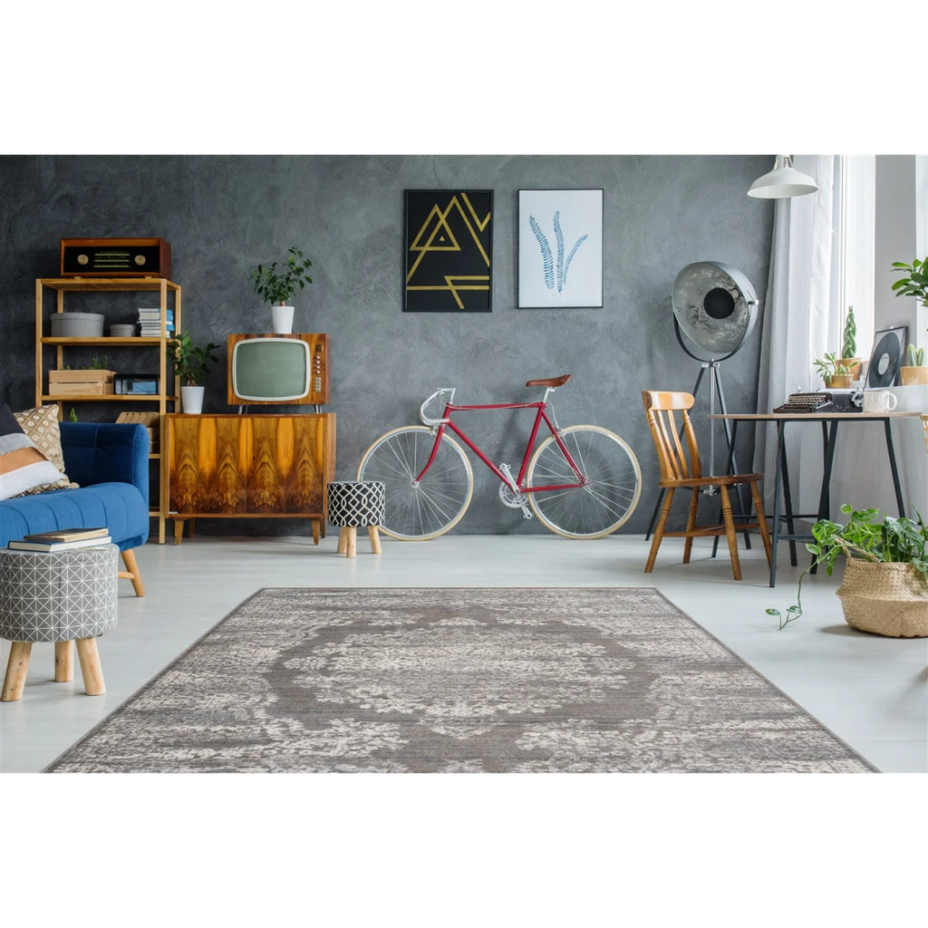 Tapis oriental rectangulaire gris effet vieilli doux avec motif distressed gris et blanc